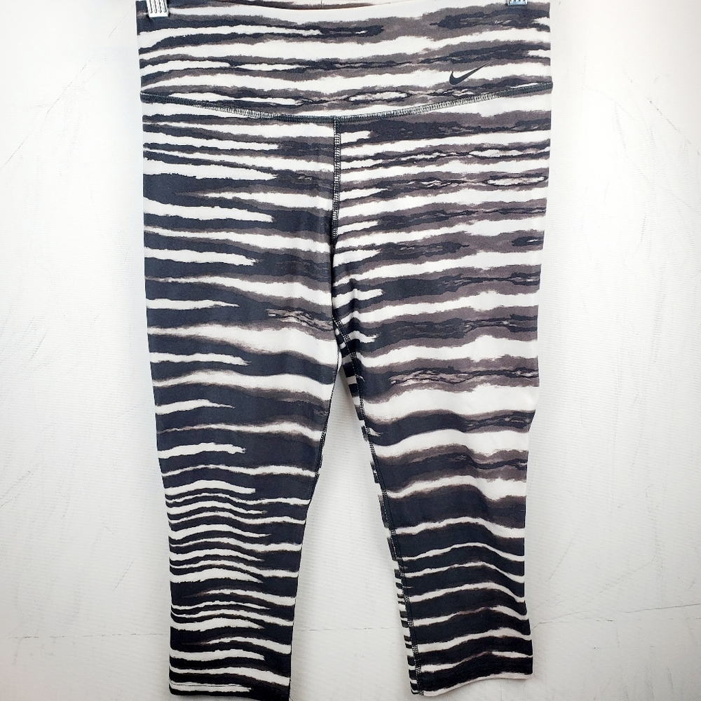 Nike Print Cropped leggings SZ S